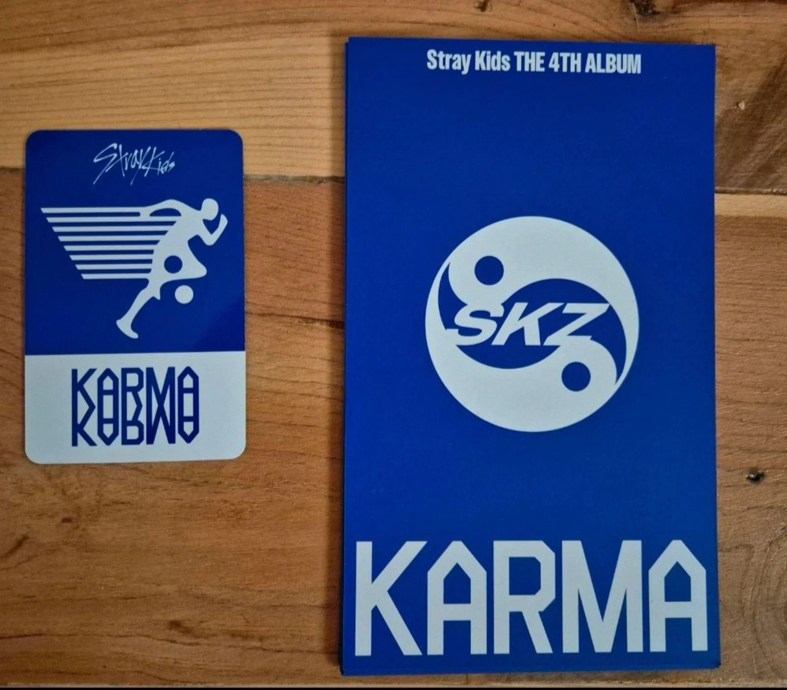 CD Karma de Stray Kids + 8 cartes postales – photo 3